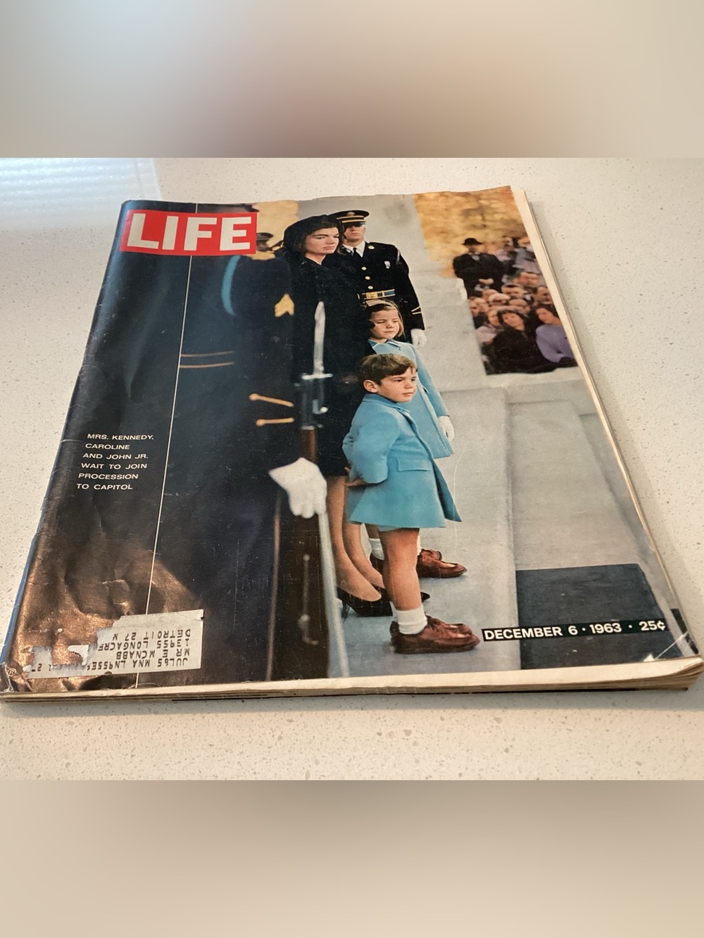 Vtg. 1963 LIFE magazine December 6 1963 magazine 25 cents.